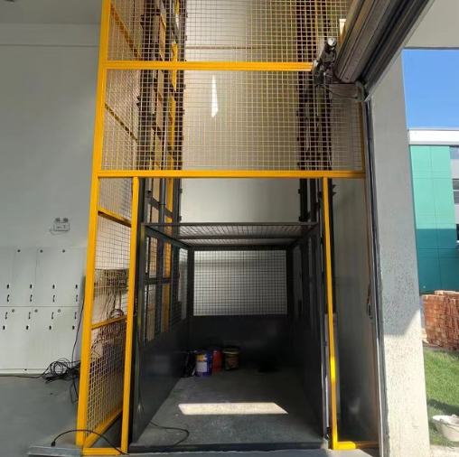 崇义导轨式升降机助力物流园破解运输难题